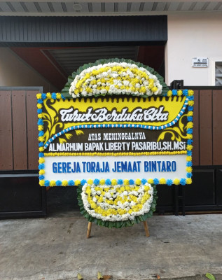 Papan Bunga Duka di Kawangkoan Utara
